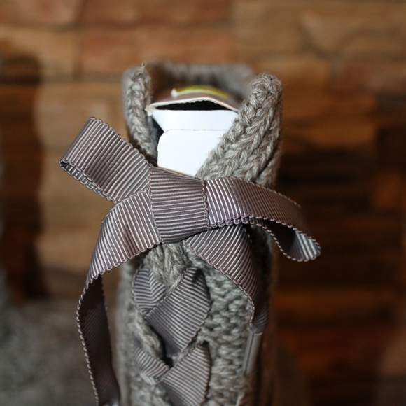 UGG ISLA Sweater Boots HEATHERED CHARCOAL GRAY - Picture 6 of 6